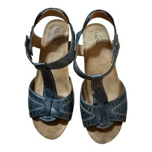 Taos Teezer Sandals Womens 6 Gray Leather Strappy Ankle Strap Open Toe Shoes